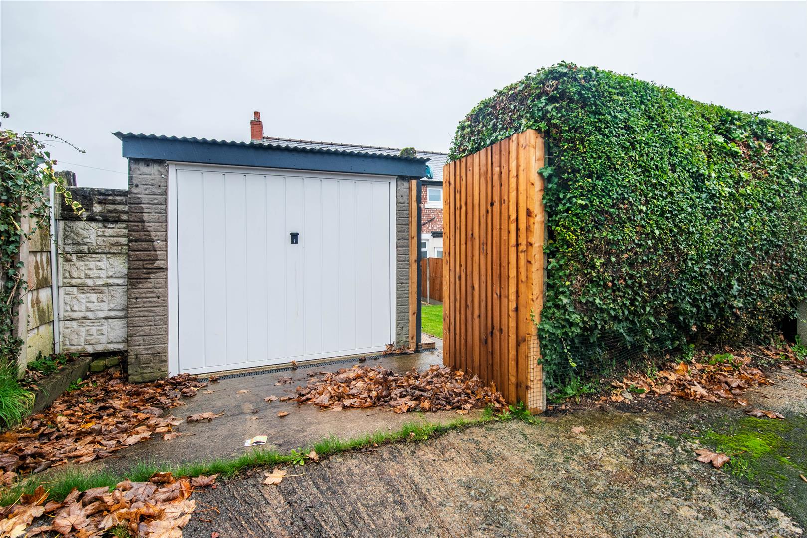 3 bed property in Balshaw Road, Leyland